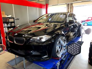 BMW5シリーズF10のアライメント調整