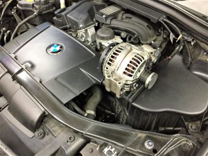 BMWのオルタネータ交換画像
